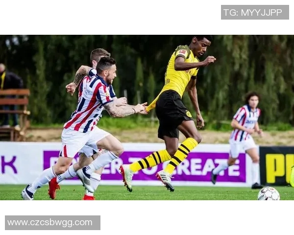 埃因霍温青年队与乌德勒支青年队激战正酣期待精彩对决